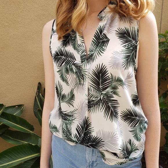 Ro & De Tops - Like New Ro & De Palm Print Sleeveless Blouse S
